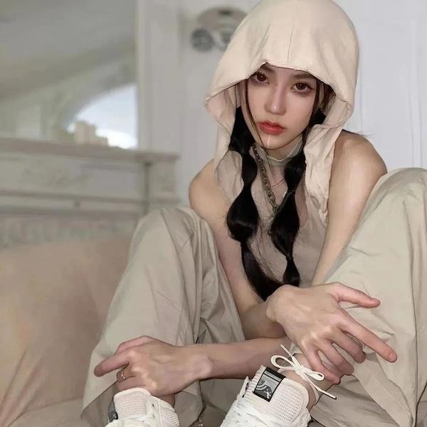 看她轻轻的飞起